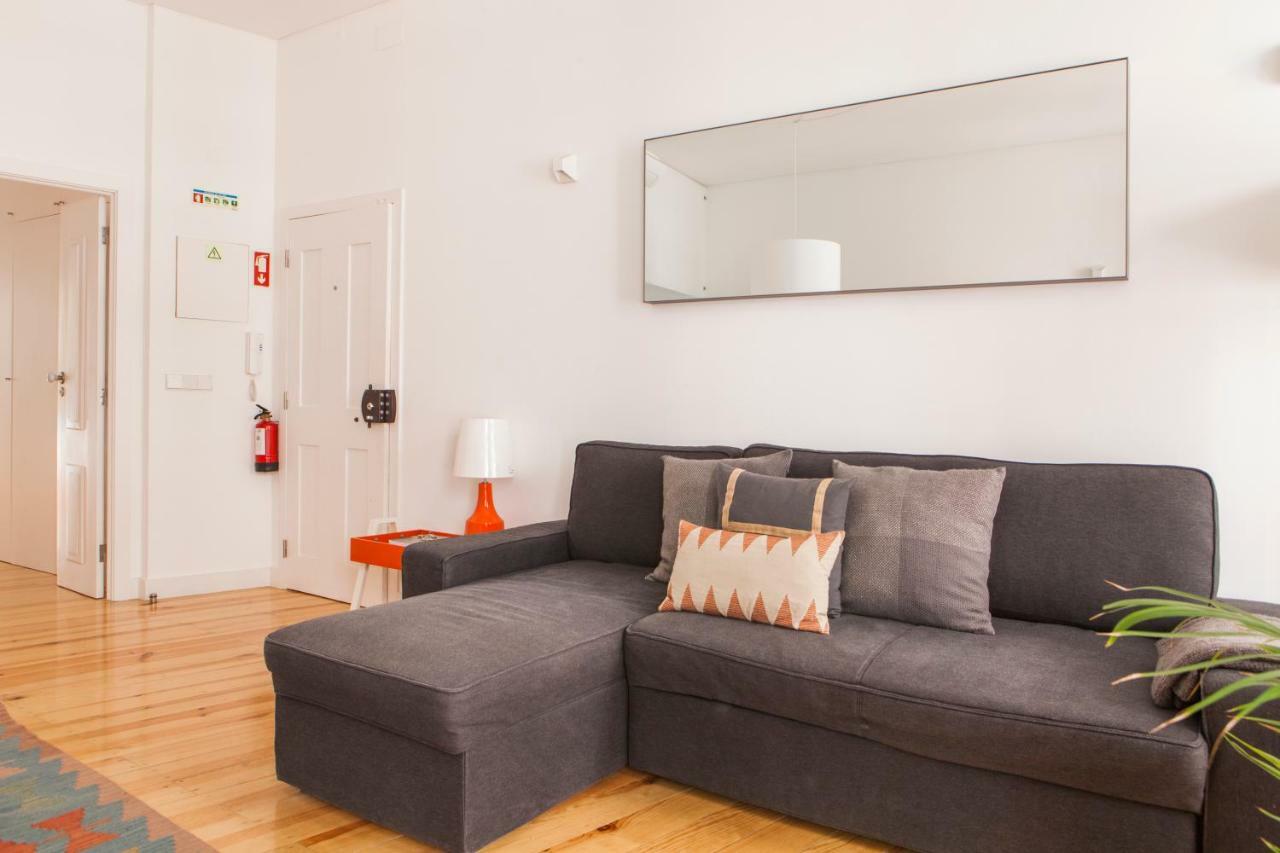 Cozy 1St Floor Flat Central Chiado District With Balconies And Ac 19Th Century Building Lisboa Eksteriør billede