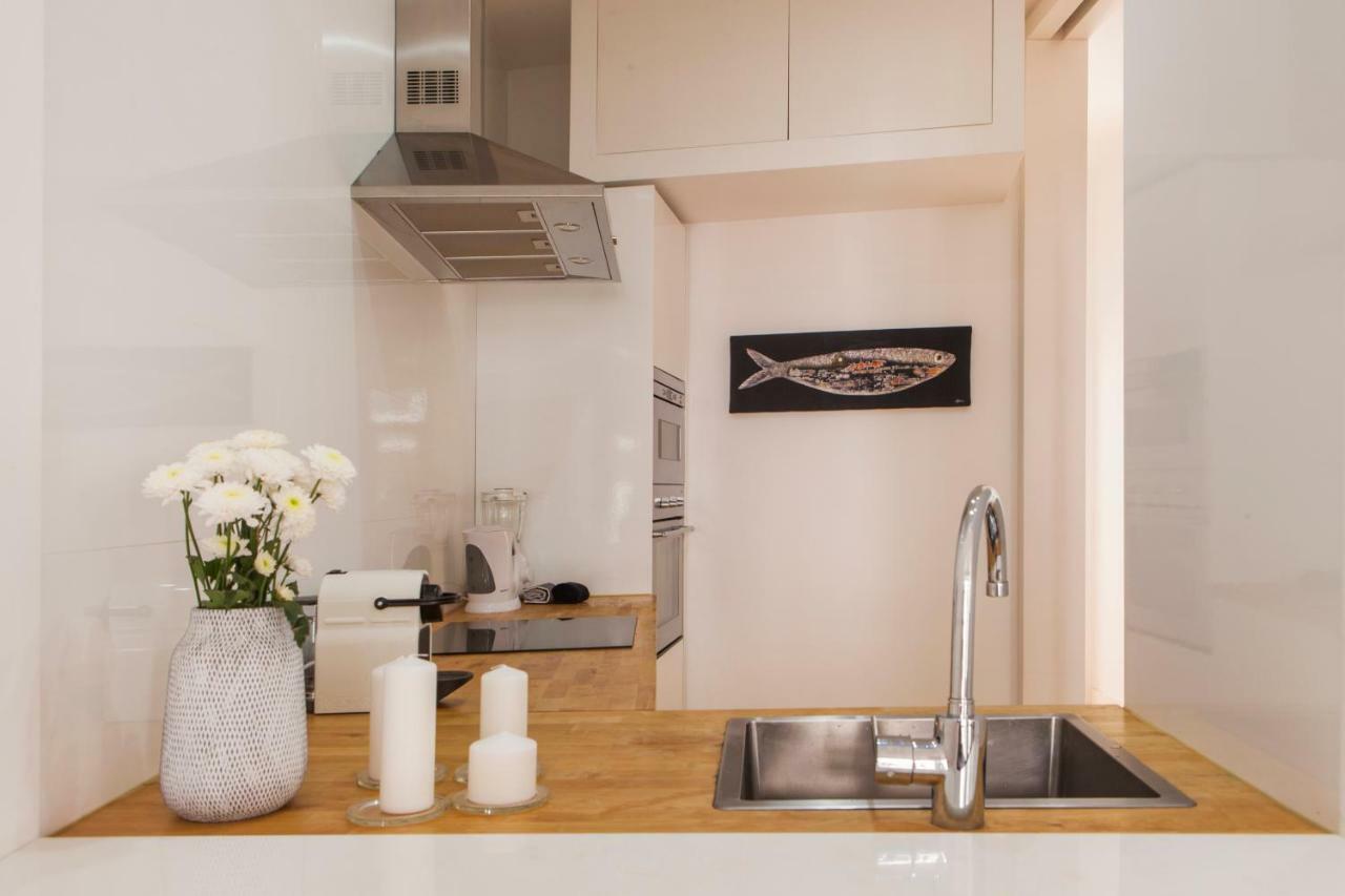 Cozy 1St Floor Flat Central Chiado District With Balconies And Ac 19Th Century Building Lisboa Eksteriør billede