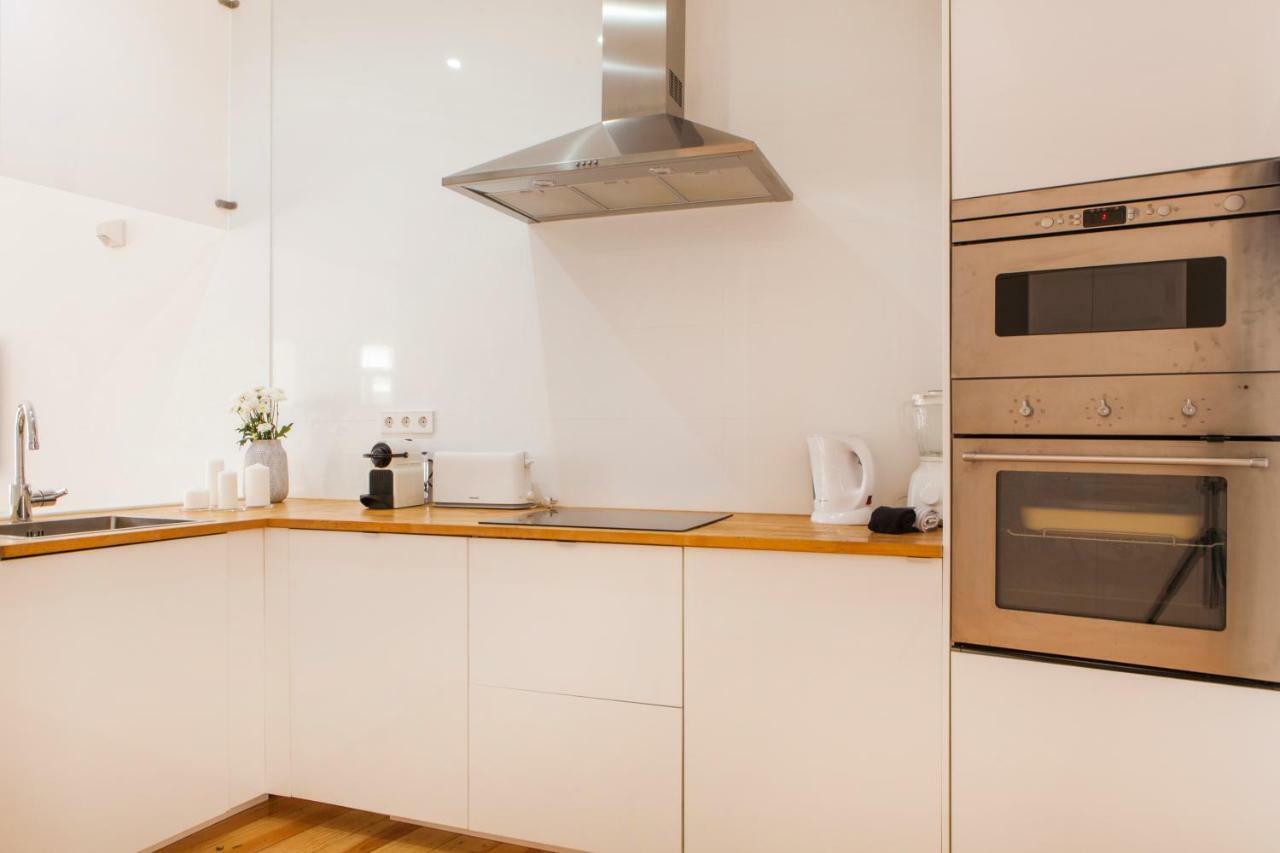 Cozy 1St Floor Flat Central Chiado District With Balconies And Ac 19Th Century Building Lisboa Eksteriør billede