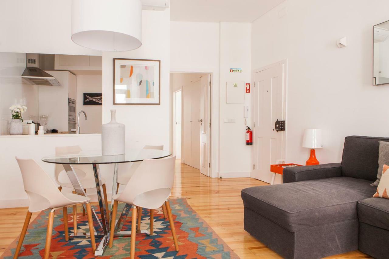 Cozy 1St Floor Flat Central Chiado District With Balconies And Ac 19Th Century Building Lisboa Eksteriør billede