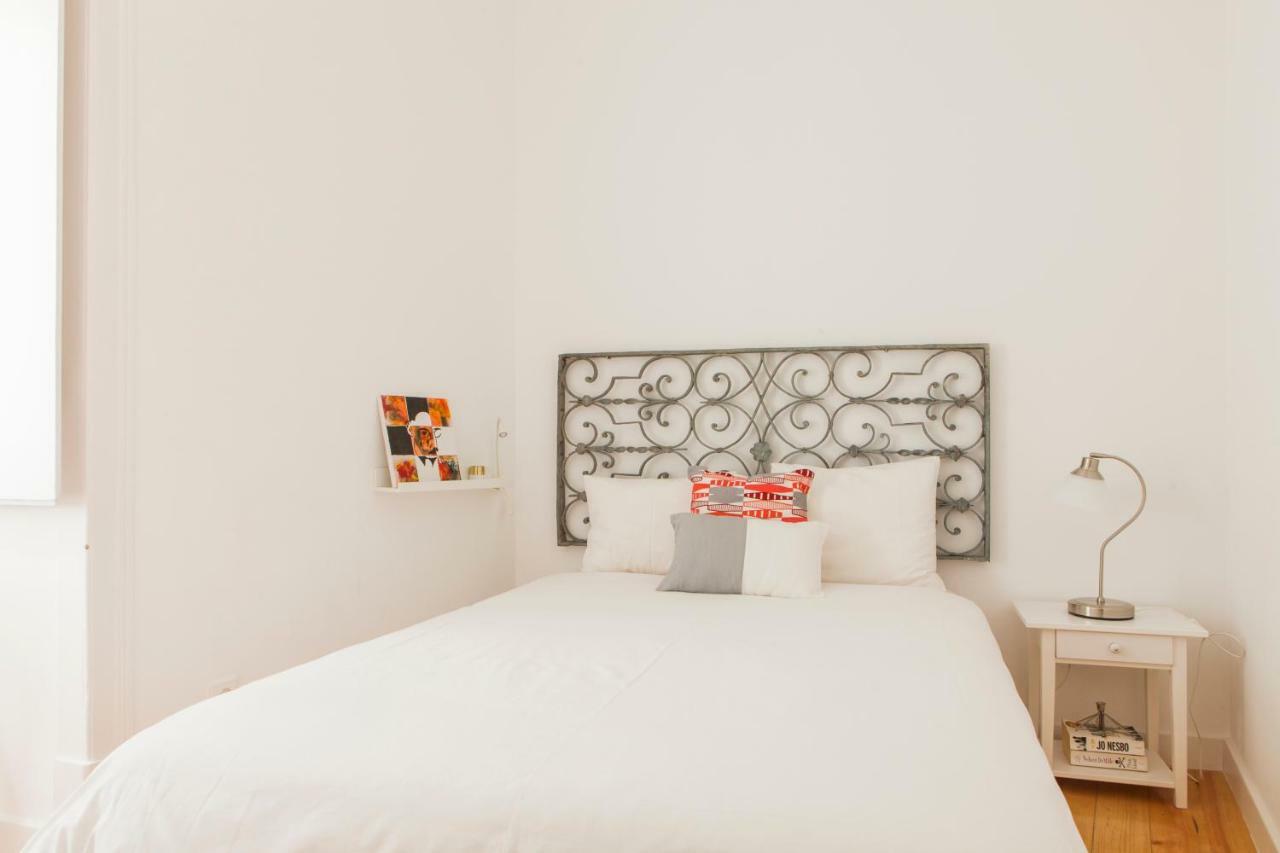 Cozy 1St Floor Flat Central Chiado District With Balconies And Ac 19Th Century Building Lisboa Eksteriør billede