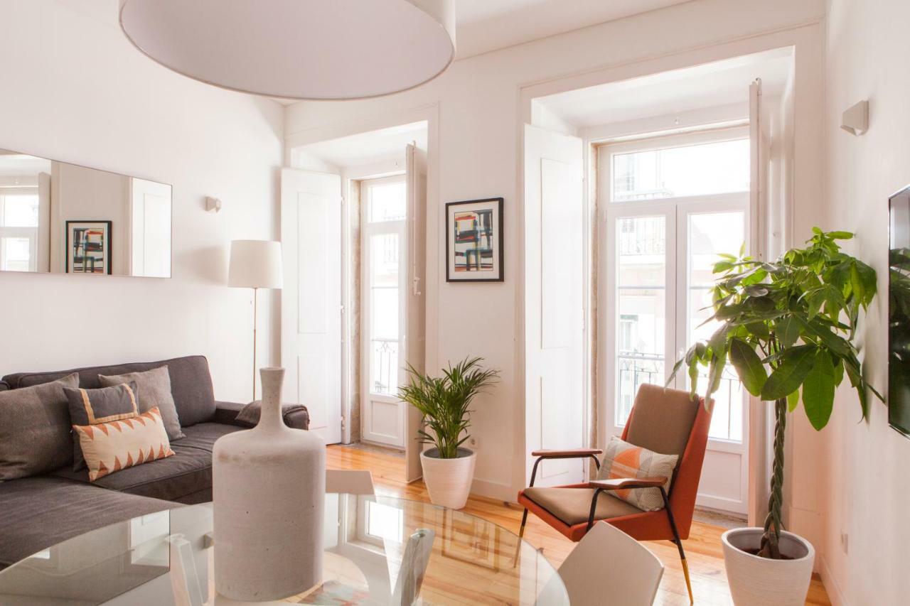 Cozy 1St Floor Flat Central Chiado District With Balconies And Ac 19Th Century Building Lisboa Eksteriør billede