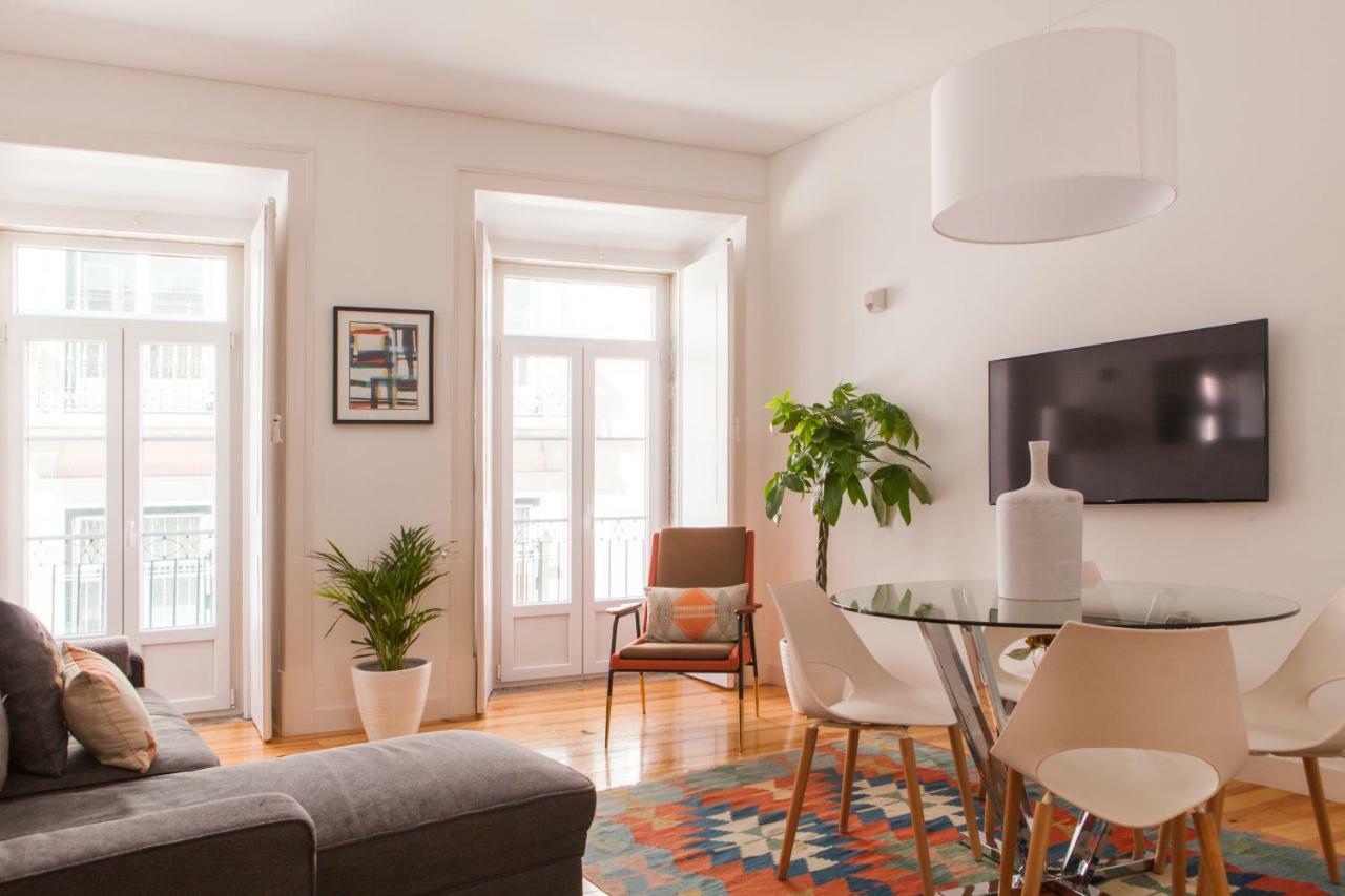 Cozy 1St Floor Flat Central Chiado District With Balconies And Ac 19Th Century Building Lisboa Eksteriør billede